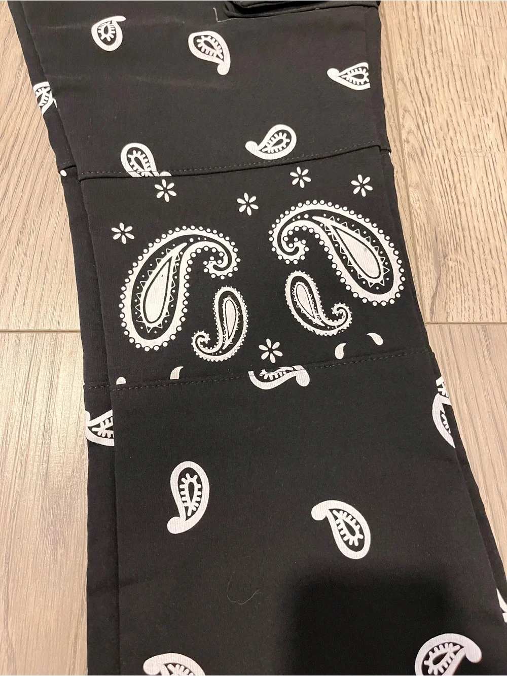 Black Paisley Print Men's Cargo Pants